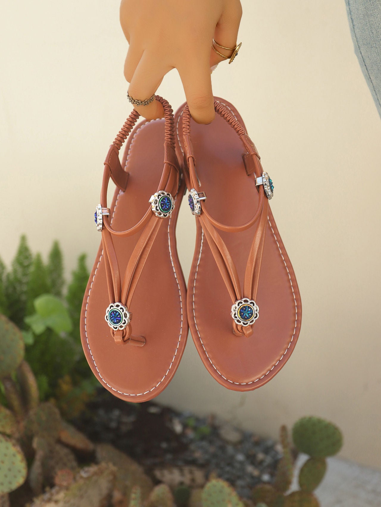 Women's T-strap thong flat sandals